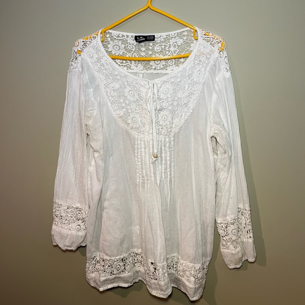 S.R. Fashions all white stylish blouse. Size: L